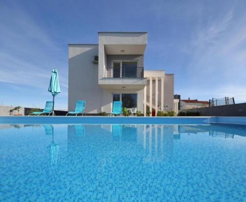 Elegant modern villa with 4 apartments for sale in Zaton - pic 9