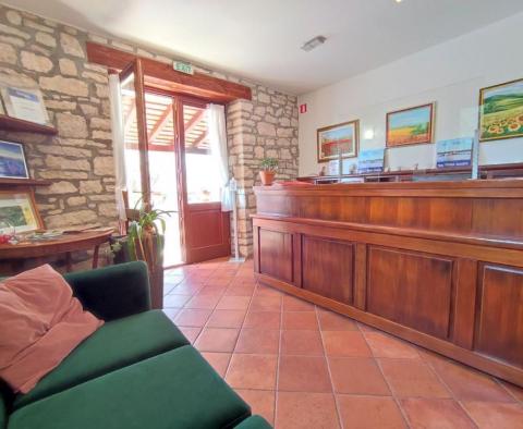 Beautiful old stone remodelled villa in Kurili, Kanfanar which offers restaurant, 7 apartments and four deluxe rooms - pic 19