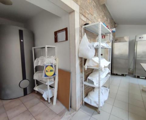 Beautiful old stone remodelled villa in Kurili, Kanfanar which offers restaurant, 7 apartments and four deluxe rooms - pic 33