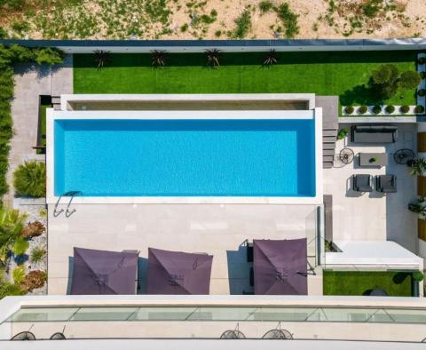 Modern luxurious villa for sale in Medulin, 1 km from the sea - pic 9