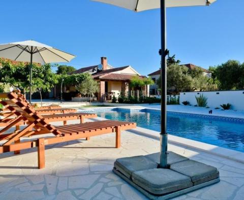 Holiday villa with swimming pool in Sukosan, DEBELJAK  