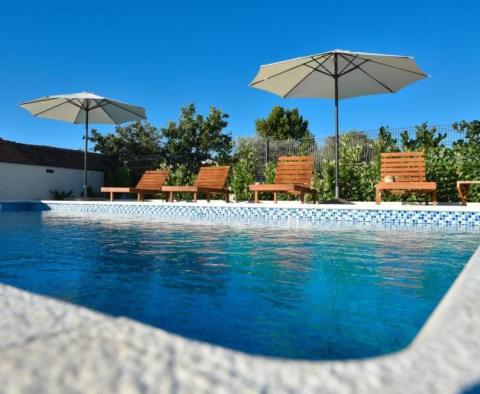 Holiday villa with swimming pool in Sukosan, DEBELJAK  - pic 3