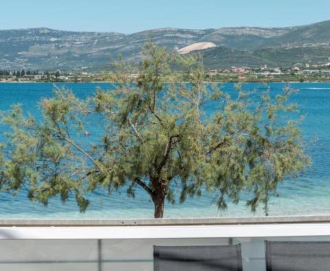 Villa a tengerhez vezető első vonalon Trogir területén - pic 13