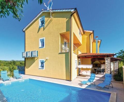 Semi-detached villa with swimming pool in Frata near Porec 