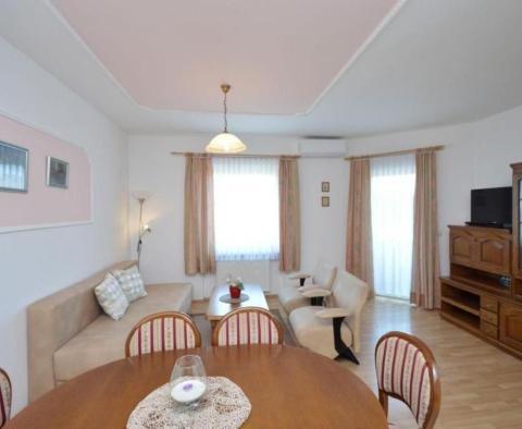 Appart-maison de 9 appartements à Valbandon à seulement 900 mètres de la plage - pic 15