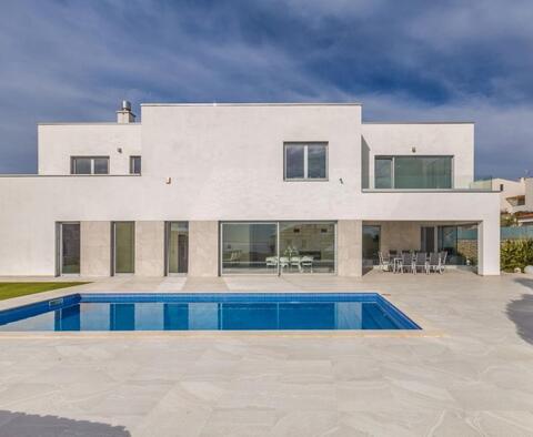Impressionnante villa moderne à Krk avec une vue imprenable sur la mer - pic 3