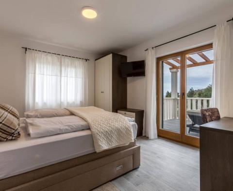 Eine Villa in ruhiger Lage mit offenem Meerblick in der Gegend von Nemira, Omis Riviera - foto 23