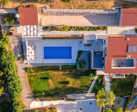 Eine Villa in ruhiger Lage mit offenem Meerblick in der Gegend von Nemira, Omis Riviera - foto 37