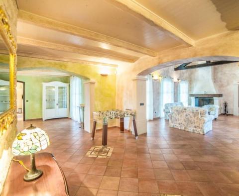 Luxury stone palazzo with swimming pool in Visnjan - pic 17