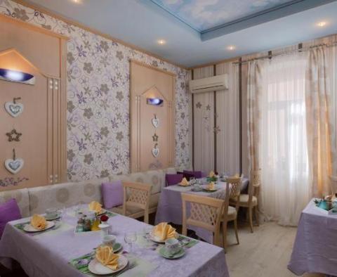 Hotel in attraktiver Lage in der Stadt Pula, nur 200 Meter vom Meer entfernt! 