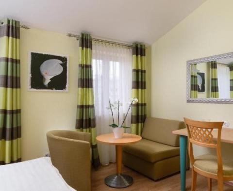 Hotel na atraktivním místě ve městě Pula jen 200 metrů od moře! - pic 21
