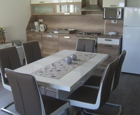 Apartmanház a híres Rogoznicában, mindössze 70 méterre a tengertől - pic 8
