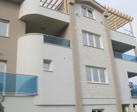 Apartmanház a híres Rogoznicában, mindössze 70 méterre a tengertől - pic 46