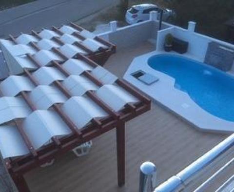 Nieruchomość z 3 apartamentami i basenem w Rogoźnicy - pic 29