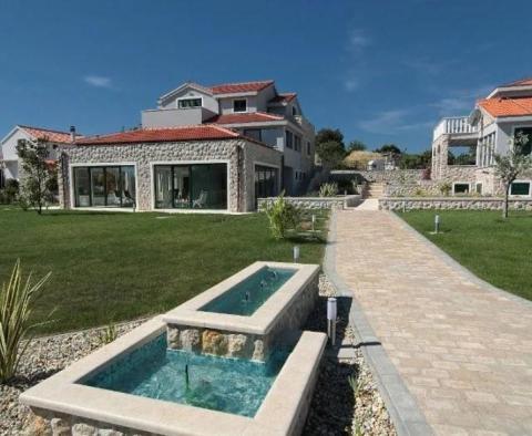 Huge estate of 3000 m2 with two luxury villas just 50 meters from the sea on Murter, Sibenik area - pic 19
