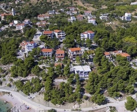 Schönes Stadtgrundstück in Brela mit Meerblick 