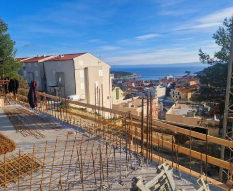 Az új rezidencia Makarska központjában kínál 2 hálószobás apartmanokat 