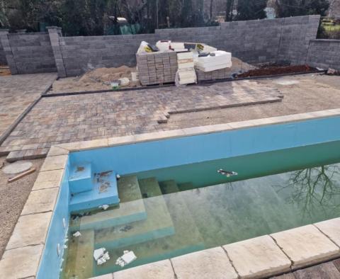 Новая двухквартирная вилла с бассейном всего в 400 метрах от моря - фото 15