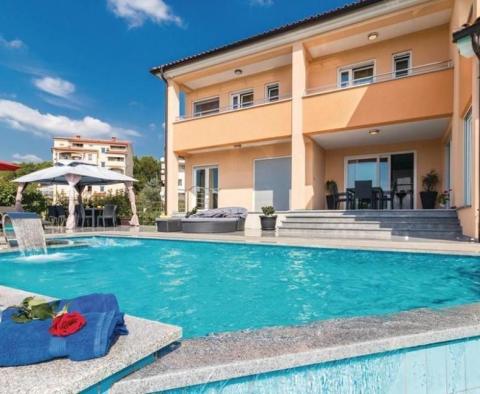 Villa avec piscine près des plages de la ville à Niva Veruda, banlieue de Pula 