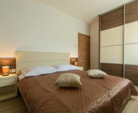 Luxus-Penthouse auf Ciovo zu verkaufen, nur 20 Meter vom Meer entfernt, exklusive Residenz - foto 13