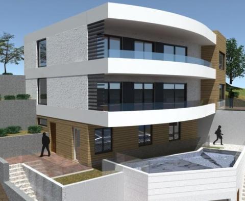 Penthouse in der neuen Residenz am Meer in Trogir, nur 80 Meter vom Meer entfernt 