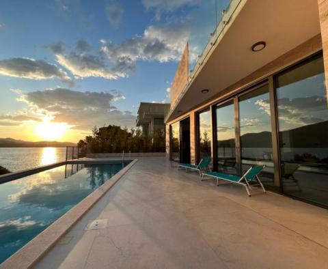 Hervorragende moderne Villa am Wasser mit Infinity-Pool in einer neuen Gemeinde auf Ciovo - foto 54