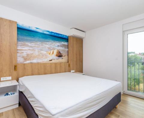 Csodálatos apartman 4 hálószobával a tenger közelében, új épületben Malinskában - pic 2