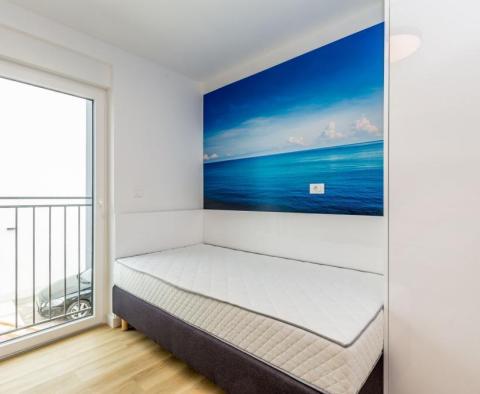 Csodálatos apartman 4 hálószobával a tenger közelében, új épületben Malinskában - pic 9