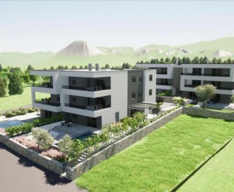 Neue, moderne Luxuswohnung mit Garten auf der Halbinsel Krk, nur 350 Meter vom Meer entfernt - foto 4