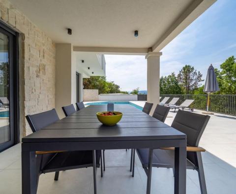 Schöne Villa mit Swimmingpool in Meeresnähe in Vrbnik, erste Baulinie zum Meer - foto 17