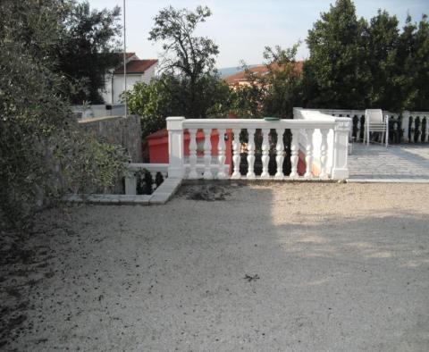 Guest house with 5 apartments for sale in Krk, 700 meters from the sea - pic 3