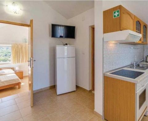Rogoznicában eladó egy 5 apartmanból álló apartmanház medencével és gyönyörű kilátással a tengerre - pic 7