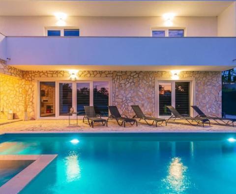 Quality new built anti-stress villa with swimming pool in Juršići - pic 7