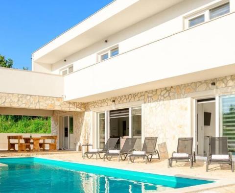 Quality new built anti-stress villa with swimming pool in Juršići - pic 10