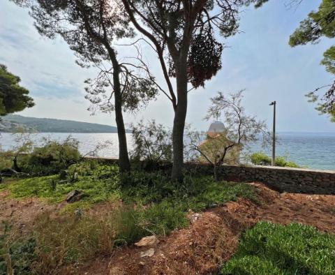 House on ideal location on the first line to the sea on Brac, destined to become a luxury villa - pic 7