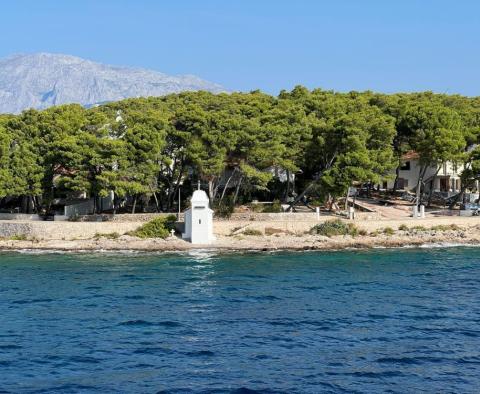 House on ideal location on the first line to the sea on Brac, destined to become a luxury villa - pic 5