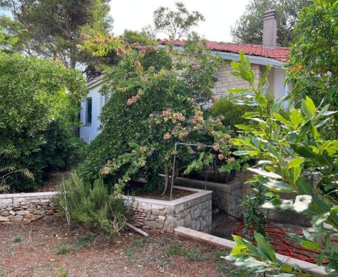 House on ideal location on the first line to the sea on Brac, destined to become a luxury villa - pic 9