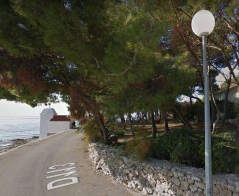 House on ideal location on the first line to the sea on Brac, destined to become a luxury villa - pic 21