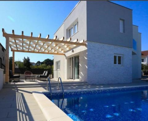 New built villa in Brodarica with swimming pool and sundeck area just 300 meters from the sea - pic 13