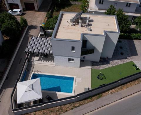 New built villa in Brodarica with swimming pool and sundeck area just 300 meters from the sea - pic 2