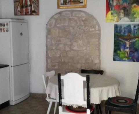 Steinhaus zum Verkauf im mittelalterlichen Trogir, nur 60 Meter vom Meer entfernt - foto 9