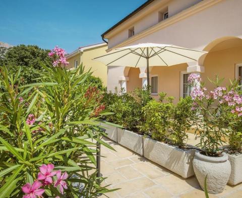 Boutique-Hotel mit 7 Apartments und einem wunderschönen Garten in Baska auf Krk, nur 500 Meter vom Meer entfernt - foto 26