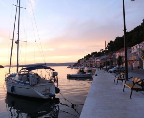 Amazing property with 5 apartments just 50 meters from the sea in Dalmatian Novigrad - pic 10