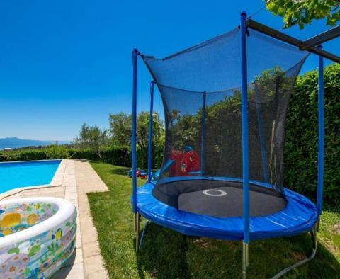 Freistehende Villa mit Swimmingpool in Viškovo, Marinići über Rijeka, mit weitem Meerblick - foto 28
