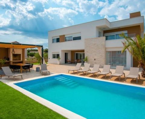 Villa moderne de luxe avec piscine à Mandre sur Pag 