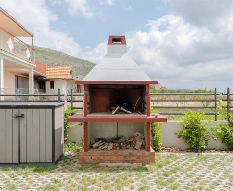 Neue Villa auf der Halbinsel Ciovo mit Swimmingpool und Blick auf die Adria - foto 15