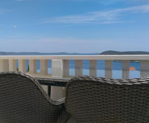 Недвижимость с тремя квартирами на продажу на острове Шолта с завораживающим видом на море - фото 2