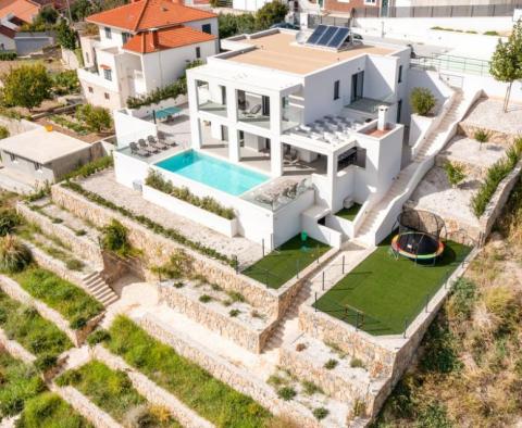 Elegante moderne Villa in Zrnovica bei Split auf 3700 qm. vom Land - foto 11
