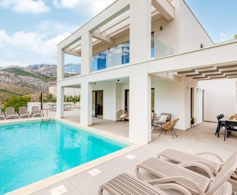 Elégante villa moderne à Zrnovica près de Split sur 3700 m². de terre 