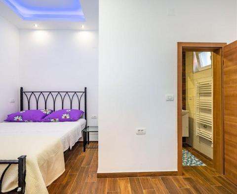 Incroyable appartement de 5 chambres en première ligne de mer dans la région de Zadar, juste en face des amarres de plaisance - pic 12